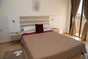 Coral Bay Sunlove Villa