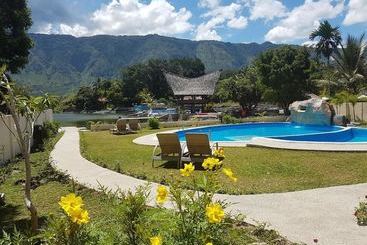 هتل Zoe S Paradise Waterfront