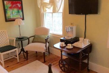 Scarlet Tunic Bed And Breakfast