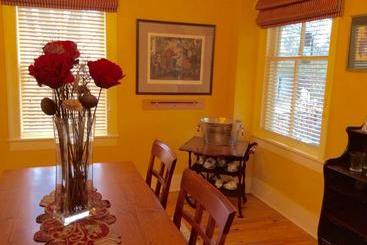 Scarlet Tunic Bed And Breakfast