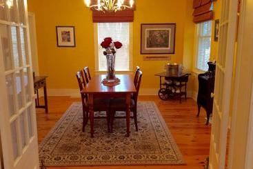 Scarlet Tunic Bed And Breakfast