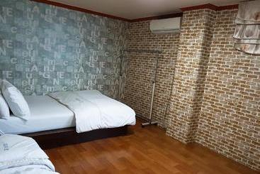 Gumi A Motel