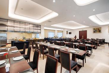 هتل Huading International