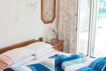 Pella Hotel   New
