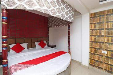 هتل D' Seasons By Oyo Rooms