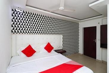 هتل D' Seasons By Oyo Rooms
