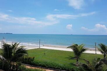 酒店 Lotus Seaview Beach Resort