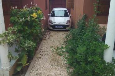 پانسیون Chez Coumba Et Daniel