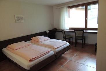 فندق Flüelerhof B&b Garni Rustico
