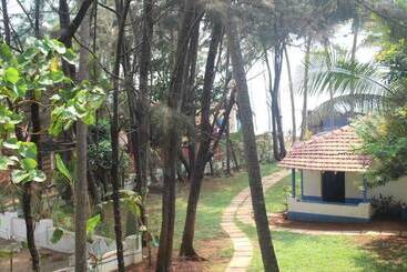 Hotel Dhuni Resorts Goa