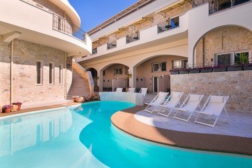 هتل Neikos Mediterraneo Luxury Suites