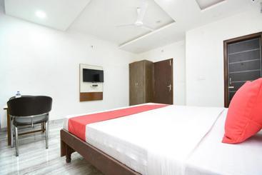 Flagship Hotel Mm Crown