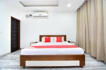 Flagship Hotel Mm Crown