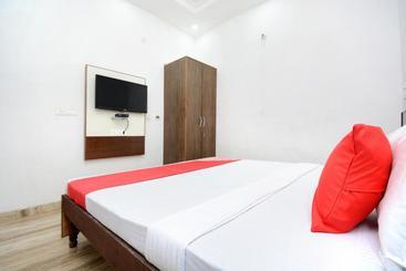 Flagship Hotel Mm Crown