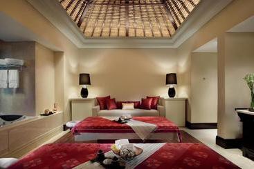 هتل The Trans Villa Bali