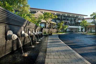 هتل The Trans Villa Bali