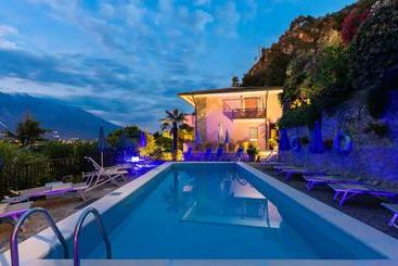 هتل La Gardenia & Villa Oleandra