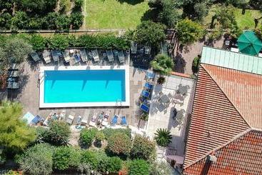 هتل La Gardenia & Villa Oleandra