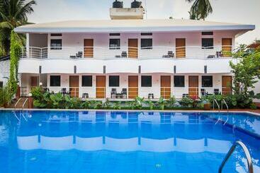 Отель Arambol Plaza Beach Resort By Oyo Rooms
