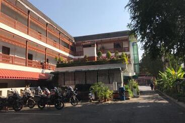 هتل Baiyoke Chalet