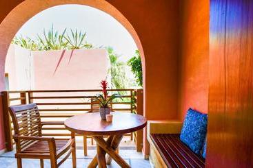 هتل Anais Suites