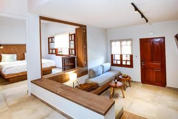 هتل Anais Suites