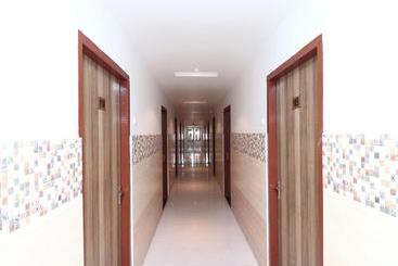 هتل Govind Guest House By Oyo Rooms