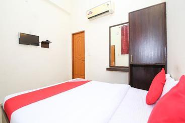 هتل Sports Club Of Jabalpur By Oyo Rooms