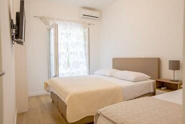 آپارتمانهای توریستها Villa Juradin