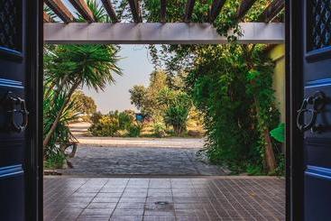 بيت ريفى Monte Do Colmeal  Country House & Wine