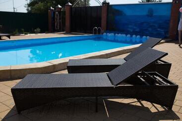 تختخواب و صبحانه Komfort Don