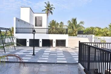 פנסיון Aurora Four Seasons Villa & Spa