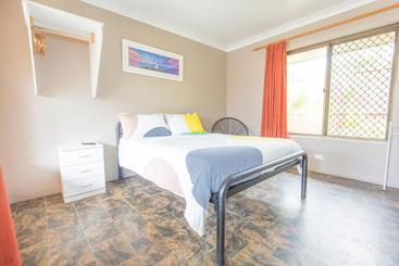 هاستل Backpackers Holiday Village