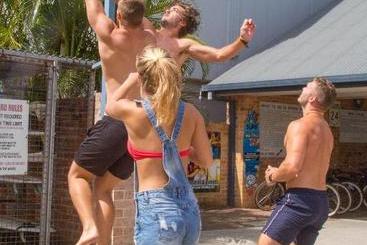 هاستل Backpackers Holiday Village