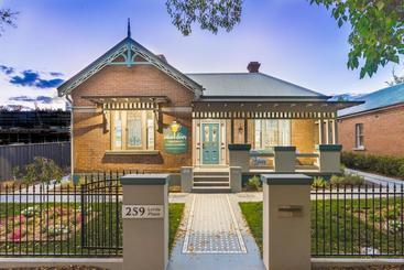 דירות לתיירים Blue Door Apartments