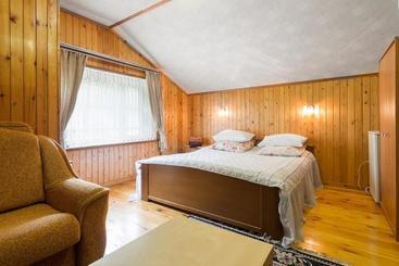 هتل Rodnik Guest House