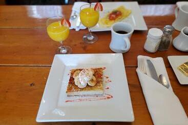 בית מלון כפרי Admiral Farragut Inn