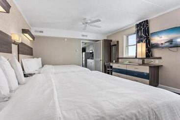 هتل Adventurer Oceanfront Inn
