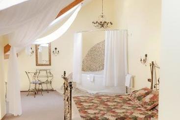 هتل Tsarskoe Podvoriye  Imperial Village  Comlex