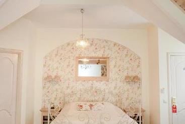 هتل Tsarskoe Podvoriye  Imperial Village  Comlex