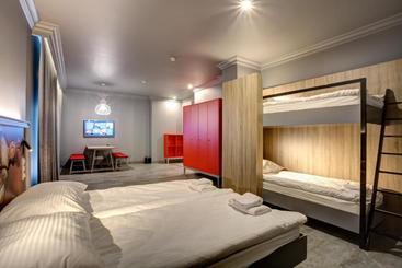 هتل Holiday Inn St. Petersburg  Theatre Square