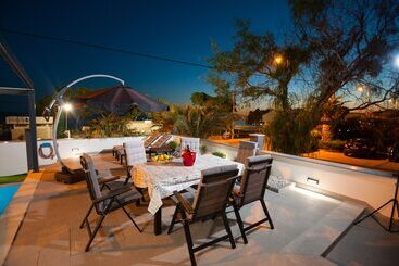 پانسیون Villa Nani