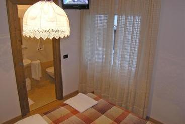 هتل B&b Meublè Giustina