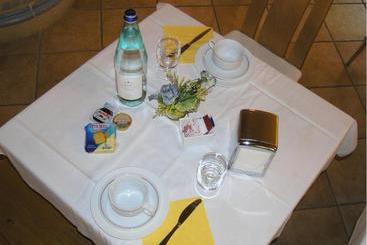 هتل B&b Meublè Giustina