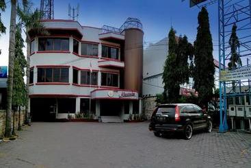 Alexander Hotel Tegal