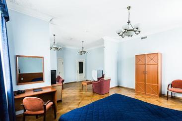 هتل Usadba Derzhavina