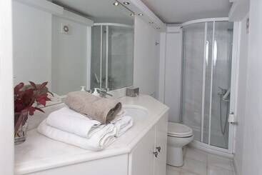 آپارتمانهای توریستها Messinian Blue Seaside Villa