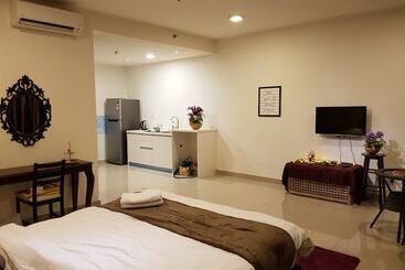 ツーリストアパートメント Euzmo Residences At Trefoil