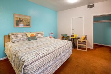Apache Motel