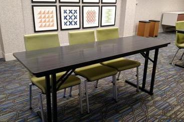 هتل Holiday Inn Express & Suites Tempe By Ihg